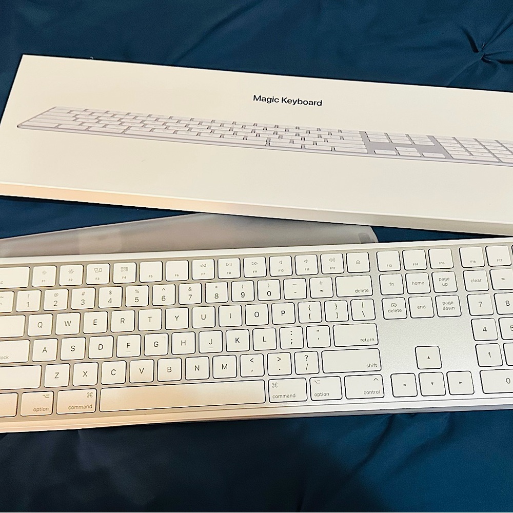 Apple Magic Keyboard - White - Picture 3 of 5